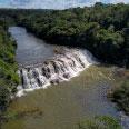 Eis a oportunidade de realizar passeios de barco margeando o Parque Nacional do Iguaçu, podendo observar sua biodiversidade, aportando em uma ilha cheia de encantos naturais e com um toque de