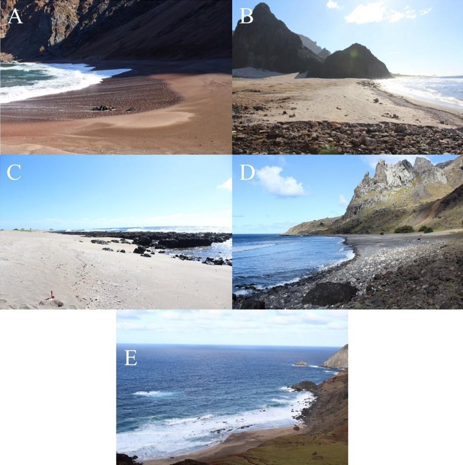 16 Figura 10 Fotos das praias da ilha da Trindade onde foram coletadas amostras do ambiente de praia.