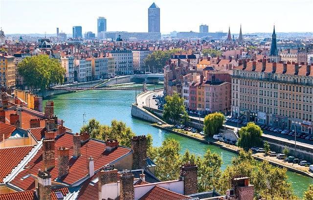 09 de março de 2020 Segunda-feira LYON, FRANÇA Café da manhã no hotel.