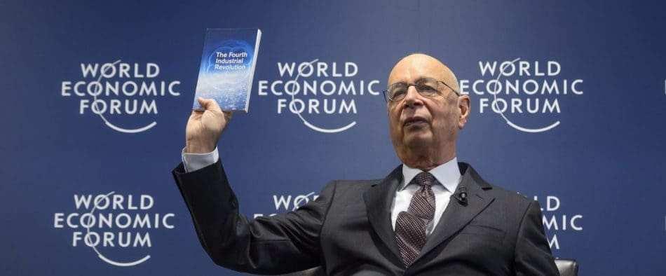 Só para ilustrar: Klaus Schwab fala sobre o livro no World Economic Forum (Crédito: The Huffington Post) No livro, Schwab não somente apresenta as mudanças que se desenvolveram nos últimos séculos.