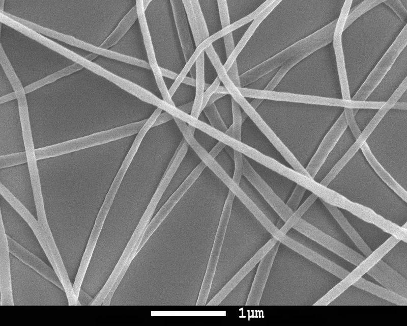 microalgal) e SP12 (1,8% PEO e 2,2% biomassa microalgal) apresentaram baixas viscosidades (0,20 e 0,33 Pa s, respectivamente) o que influenciou a formação de nanofibras com gotas.