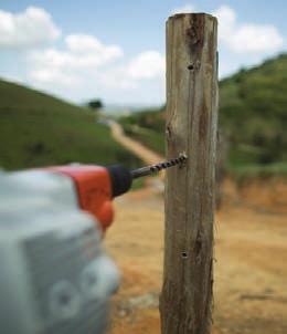 Fure os dois mourões Fure a 30 cm da