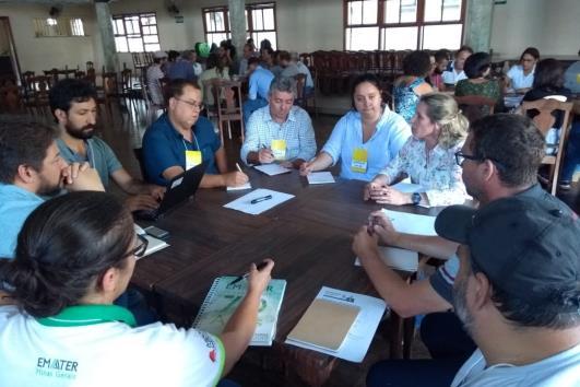 famílias residentes nas proximidades à lagoa Juparanã, em Linhares e Sooretama (ES) e a estruturação das práticas de diálogo envolvendo as novas comissões locais e assessorias técnicas atuantes ou em