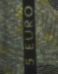 14 Genuinidade das notas de euro Filete de segurança O filete de segurança é um filamento contínuo que se encontra totalmente incorporado