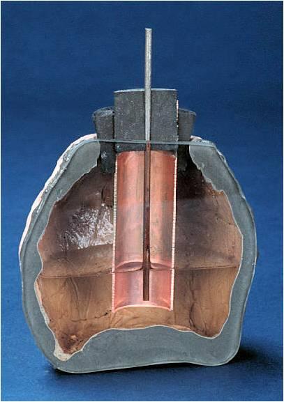 Pilha comum Gerador que converte energia química em elétrica Uso de reações químicas para gerar eletricidade data desde o Egito antigo Alessandro Volta (1798) Duas tiras de metais diferentes em