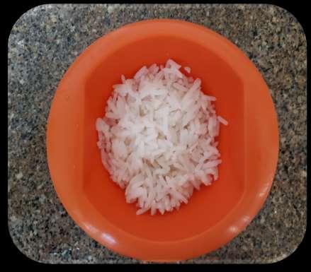 11 Ficha Técnica: ARROZ POLIDO (BASE) Alimento Quantidade kg/ml Medida caseira Arroz Polido 5,0 1 pacote Água quente 10 litros 10 litros Óleo 0,200 1 caneca Cebola picada 0,300 À gosto Alho picado