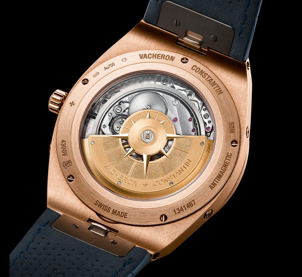 Calibre 1120 QP/1 Disponíveis com caixa em ouro rosa 5N de 18 quilates, os novos relógios Overseas calendário perpétuo ultraplanos exibem a sua complexidade técnica com uma aura de sóbria distinção.