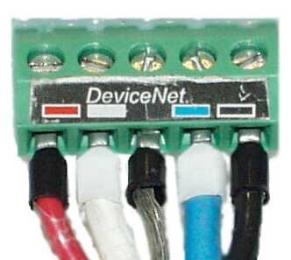 69 2 - Introduza os terminais do cabo na conexão de entrada e saída da rede através de borne plug-in. Des.