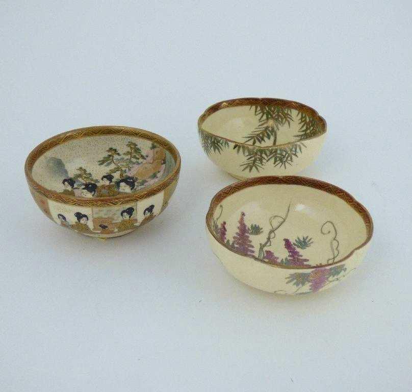 Três taças pequenas 130 porcelana do Japão "Satsuma", decoração