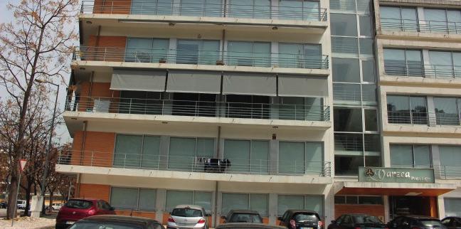 APARTAMENTO T3 Excelente localização Coimbra 172.000,00 ÁREA TOTAL 133,34 m² DESCRIÇÃO DA C.R.P. Rés do chão com frente para sul e poente, para habitação, designada pela letra D e um estacionamento na cave identificada com o nº 10.