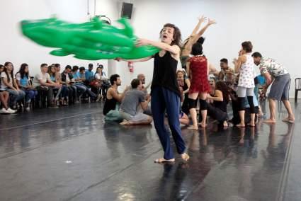 Apresentação: Dança ao Meio Dia Repertório: CDPA apresenta Primeira Pessoa