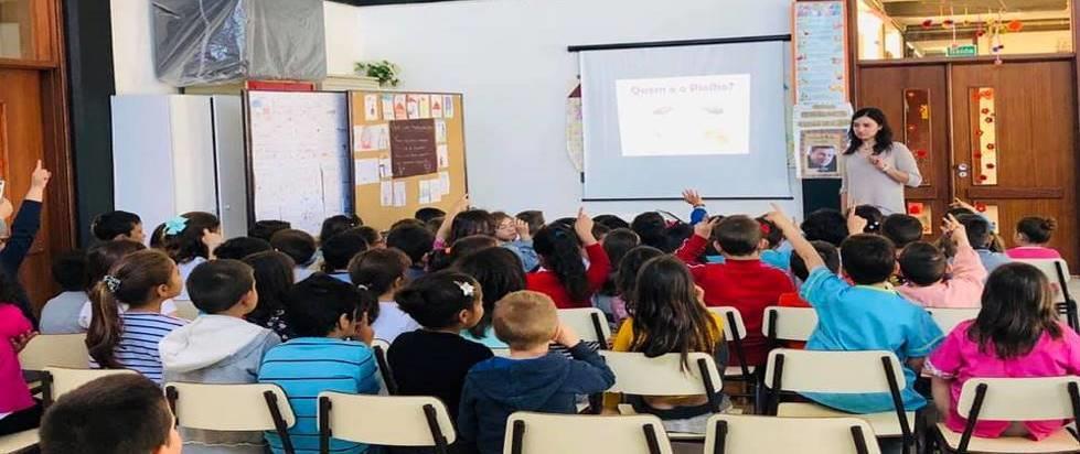 ANEXO XXI. Ação de formação sobre pediculose, realizada a 27 de março, na Escola Primária de S. João de Ovar. ANEXO XXII. Resultados do jogo Ciclo do Medicamento em percentagem de respostas corretas.