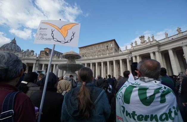 No dia 9 de fevereiro, cerca de 35 membros do VIVAT participaram na marcha: "Juntos contra o tráfico humano em Roma.