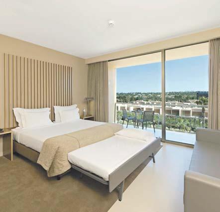 pt A classificação oficial cinco estrelas enquadra-se no reconhecimento das características do VidaMar Resort Hotel Algarve, o maior hotel da Herdade dos Salgados e o único na frente de mar, com 21