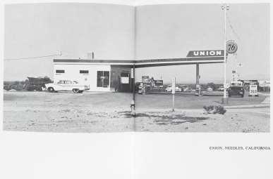 Figura 2: Página de Twenty Six Gasoline Stations, 1963. Disponível em: https://artsearch.nga.gov.au/detail.cfm?img=110973_13&irn=110973&vid=14.