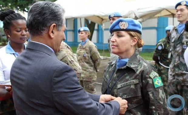 Participação de Mulheres Brasileiras em Missões de Paz 2014 Tenente-Coronel Médica SCHENDEL : primeira oficial de Estado- Maior para a