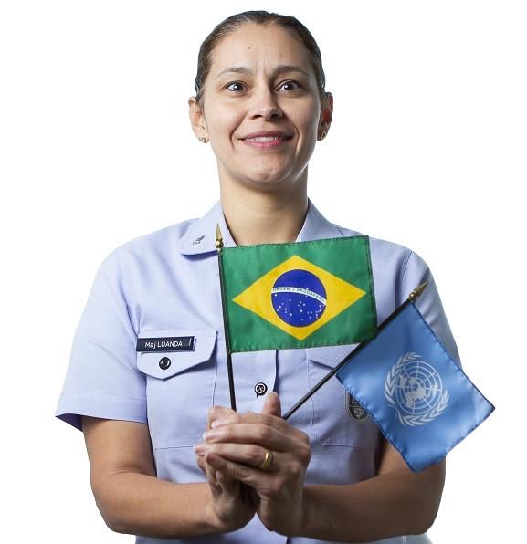 Participação de Mulheres Brasileiras em Missões de Paz 2017 Major Intendente LUANDA: Primeira mulher da Força Aérea Brasileira a servir como staff