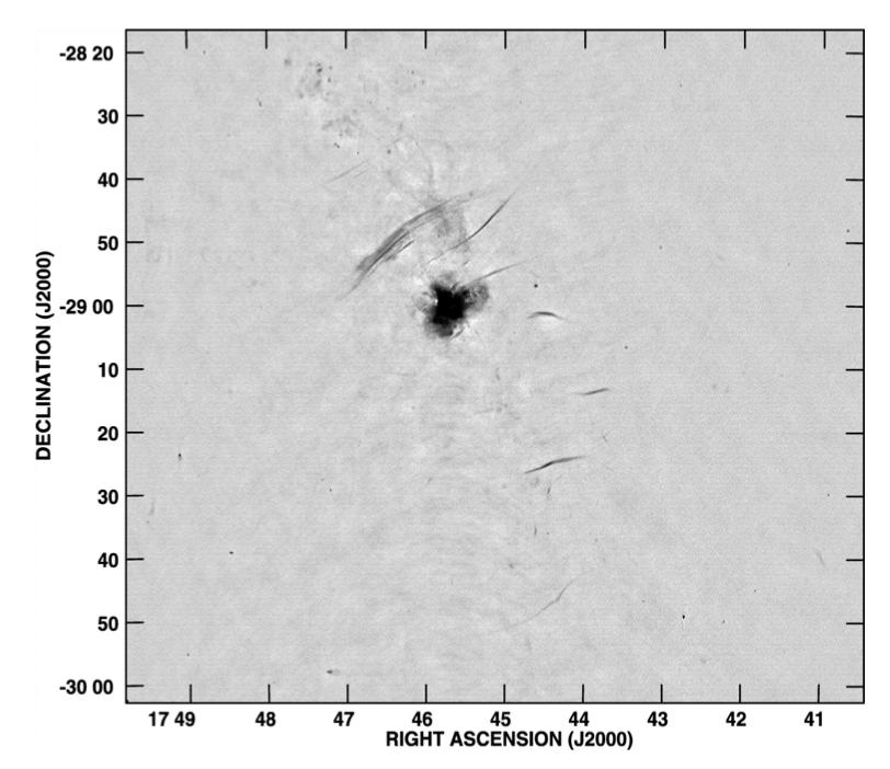 Campos Magnéticos Cósmicos Figura 1.3: Região em torno do centro galáctico, na faixa do rádio (90 cm), mostrando o GCRA.