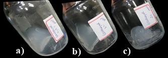 Figura 12. Fotografia das soluções aquosas de Carbopol: a) 0,5% m/v; b) 1,0% m/v; c) 2,0% m/v, notar que a viscosidade das soluções também varia com o aumento da concentração de Carbopol.