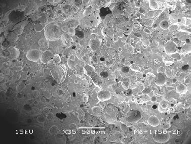 A x 35 B x 1.000 Fig 2. Microestruturas de cerâmicas obtidas depois de queima com diferentes ampliações. A microestrutura da cerâmica obtida no resultado de queima (Fig.