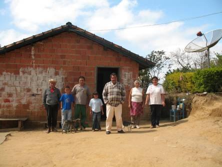 Os representantes da fábrica de Cimento Itabira, hoje CCRG, compradores da área, argumentavam que o motivo da transferência seria a forte concentração de poeira a que ficariam expostos com a fábrica