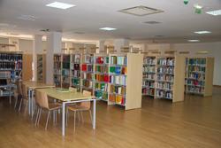 Biblioteca Municipal A Biblioteca Municipal, antiga Biblioteca Fixa nº 121 da Fundação Calouste Gulbenkian (FCG), nasceu fruto da iniciativa da Comissão Pro-Educação e Cultura de Poiares que, em