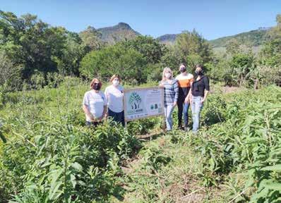 MEIO AMBIENTE Sexta-Feira, 8 de Outubro de 2021 29 Projeto planta árvores em homenagem às vítimas da Covid-19 na região de Torres A ONG Onda Verde, que atua na região de Torres desde o ano de 1999,