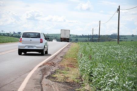Transporte de grãos por rodovias 2010 MT 18,78 milhões t soja Perda 47,5 mil t nas estradas Grão caminhão Semente solo Cisto J 2 Controle Eliminação de plantas de soja na
