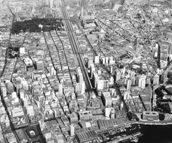 Entretanto, 57 anos depois, a avenida não foi totalmente ocupada.