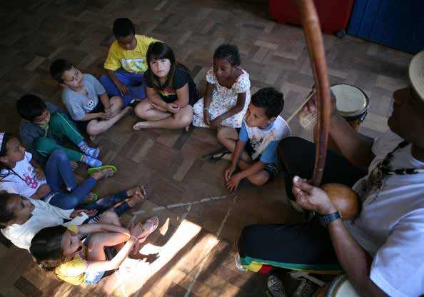 NOVAS METODOLOGIAS, CONTEÚDOS E ESTRATÉGIAS PARA PROMOVER A APRENDIZAGEM 21 Essa é uma das razões pelas quais muitas escolas e redes buscam novos espaços de aprendizagem fora dos muros escolares.