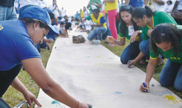 25 2000 Nasce um projeto educacional que envolve um território constituído por 12 municípios da Chapada Diamantina, no interior da Bahia.