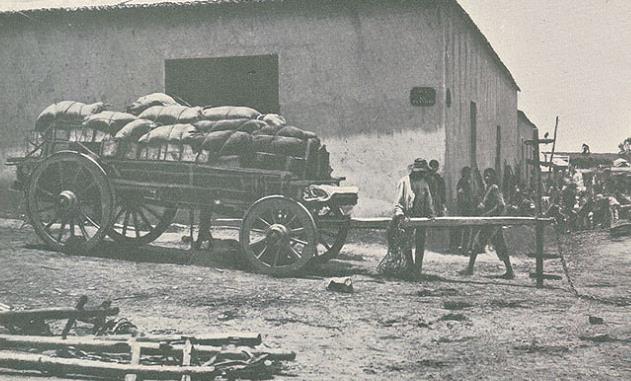 Ilustração Portuguesa de 10 de Maio de 1915 Podia haver camiões em Angola, mas o transporte