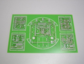 4.3 Construção das Placas constituintes do Robot Nesta secção é explicada a montagem do conjunto de placas que constituem o robot. A figura 4.