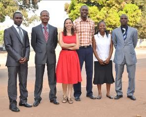 AGRADECIMENTOS G ostaríamos, em primeiro lugar, de prestar os nossos agradecimentos ao Ex.mo Senhor Ministro da Justiça da República da Guiné-Bissau, Dr.