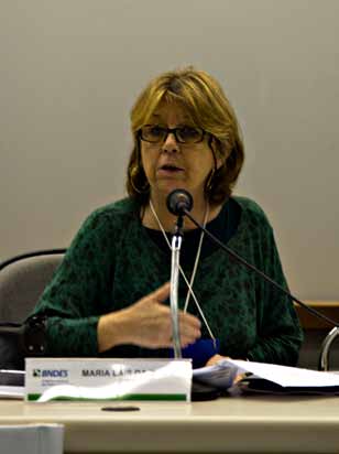 ABERTURA MESA DE ABERTURA Arquitetura e Urbanismo da Universidade Federal Fluminense, Maria Laís Pereira da Silva, pelo representante do Instituto Pereira Passos, Fernando Cavalieri, e pelo fundador