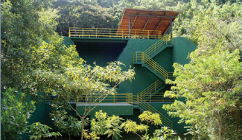 CASO: DESCARACTERIZAÇÃO DE BARRAGEM DE REJEITOS NA MINA DE MANGANÊS CACHOEIRA A mina de manganês de Cachoeira, situada em Ritápolis, Minas Gerais, era composta por três cavas a céu aberto e
