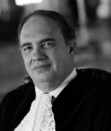Antônio Augusto Cançado Trindade Professor Emérito de Direito Internacional da Universidade de Brasília; Professor Titular de Direito Internacional do Instituto Rio Branco (1978-2009); Professor
