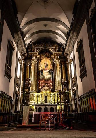 17:00-17:45 / Palácio das Artes, Lg. de S. Domingos Duo Parapente 700 é um concerto de violino, concertina e voz, interpretado por Denys Setsenko e Eva Parmenter, da Associação Cultural InSpiritum.