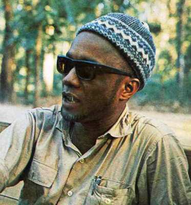 3. AMILCAR CABRAL, O PARTIDO E O POVO NO PROCESSO DA LUTA PELA INDEPENDÊNCIA DA GUINÉ-BISSAU A constituição de um Partido de Libertação Nacional em Guiné Bissau significou a canalização de esforços