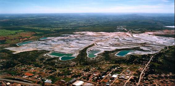 Exemplos das distintas regiões brasileiras revelam que há um trade-off explícito entre qualidade ambiental e padrões socioeconômicos.