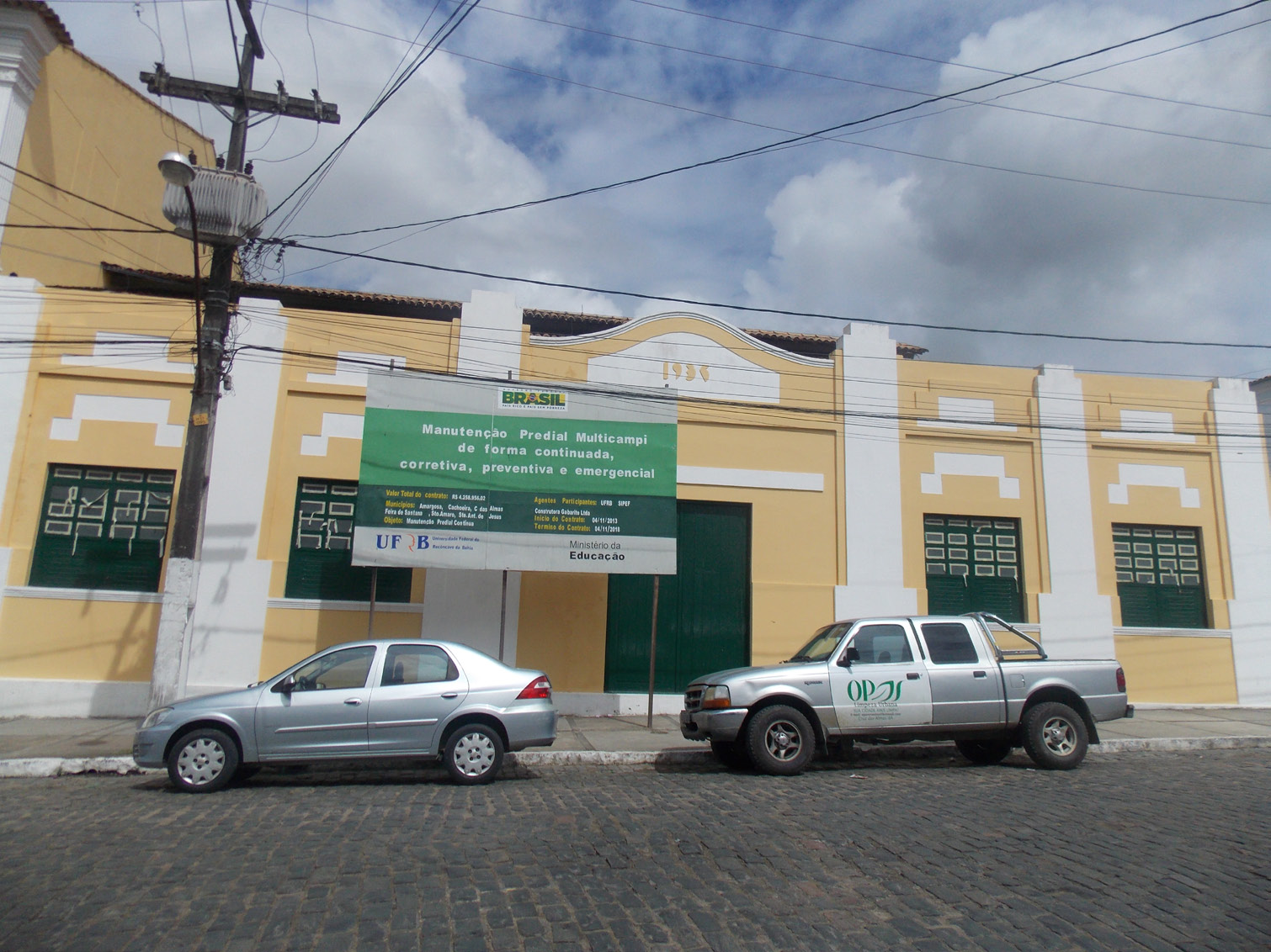 infraestrutura física do prédio onde deveria funcionar o Centro de Artes de Amargosa: Diversidade, Universidade, Cultura e Ancestralidade a CASA DO DUCA.