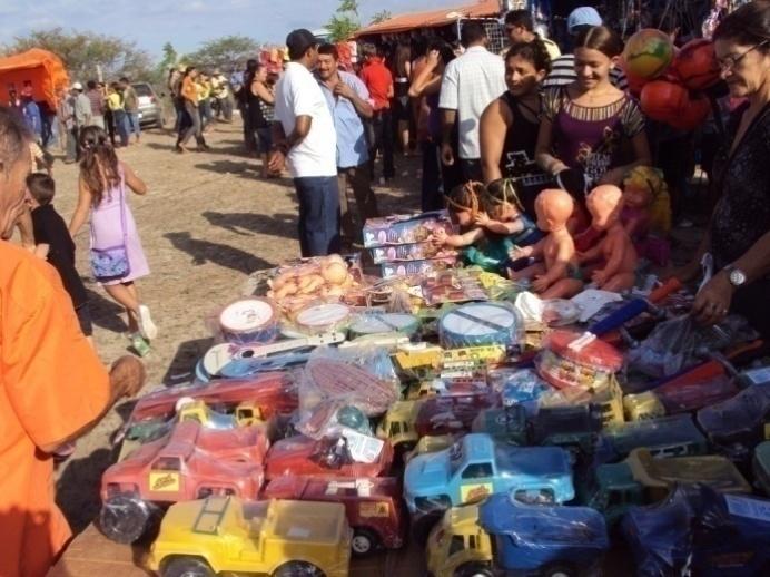 É possível comprar várias coisas nos dias de festa, mas em geral são negociados produtos de consumo imediato como comidas e bebidas.