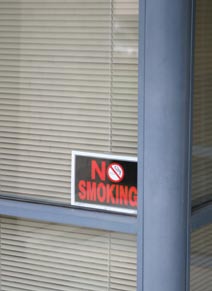 MITOS E VERDADES SOBRE AS POLÍTICAS PARA AMBIENTES LIVRES DO FUMO Ao considerar a implementação de locais de trabalho livres do fumo, é possível que a empresa tenha que contra-argumentar uma série de