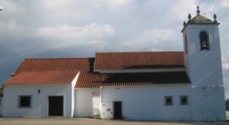 Parede lateral direita da Igreja Paroquial de Nossa Senhora da Ribeira. Fotografia tirada a 1-5-2011. Nº Inventário: IMV.