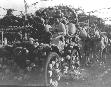 136 Figuras 68 e 69 Festa das Flores, em novembro de 1913.