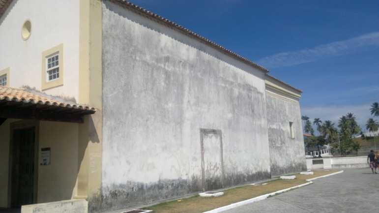 29 Figura 7 Imagem capturada para gerar textura Fonte: Autor, 2013. A figura 7 é uma fotografia da lateral de um antigo convento na Ponta de Humaitá, situado na cidade do Salvador/BA.