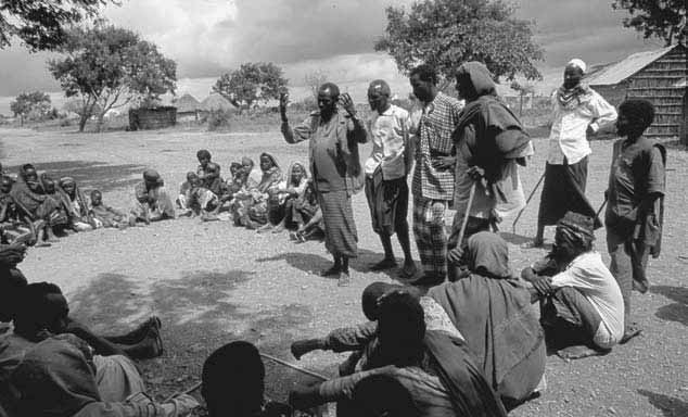 185 ONUSIDA/L. TAYLOR O perigo dos dividendos rápidos Embora a epidemia da SIDA seja uma emergência, é essencial desenvolver soluções pragmáticas a curto prazo e respostas estratégicas a longo prazo.