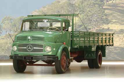 carro de luxo com motor V8. A montadora assume o controle no Brasil da Willys Overland. Já a Volkswagen incorporaria a Vemag e marca a produção de 500 mil VW no Brasil.