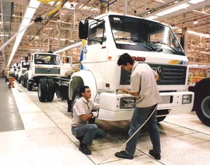 Memória Em parceria com mais de trinta fornecedores a Ford inaugura a fábrica de Camaçari, BA, investimento de US$ 1,9 bilhão.