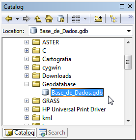 Em seguida, clique com o botão direito sobre a pasta e selecione a opção New File Geodatabase: O arquivo Geodatabase vazio será criado no ArcCatalog 10: Criação de um Feature Dataset Um